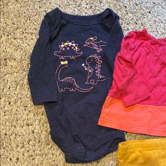 Assorted set of shirts, sleeper and pants. - Picture 12 of 16